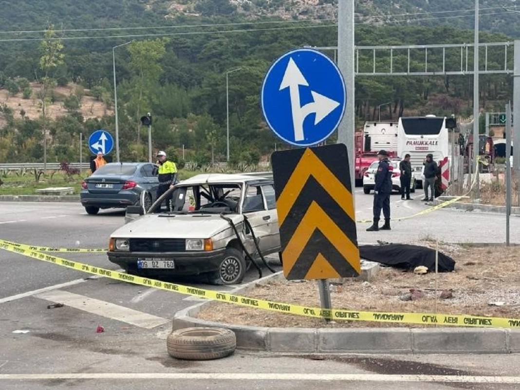 Yolcu otobüsü otomobille çarpıştı! Can kayıpları var 7